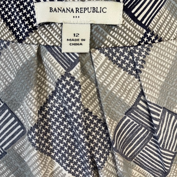 Banana Republic. Wrap dress. - Picture 2 of 5